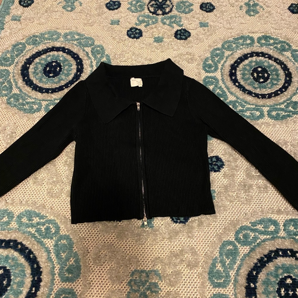 Black Collared Crop Top